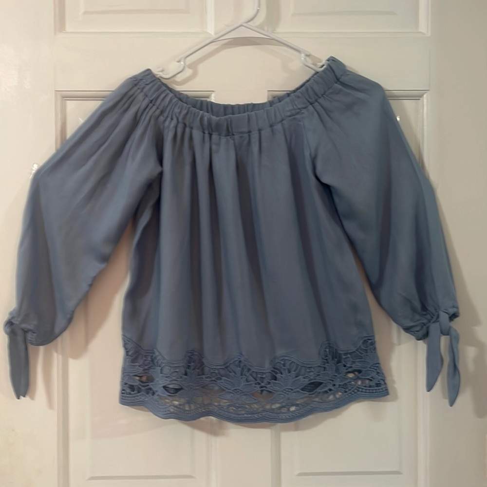 Cute blue lace trimmed size small top. Fabric flows nicely.